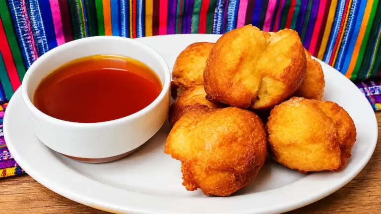 Buñuelos guatemaltecos con miel